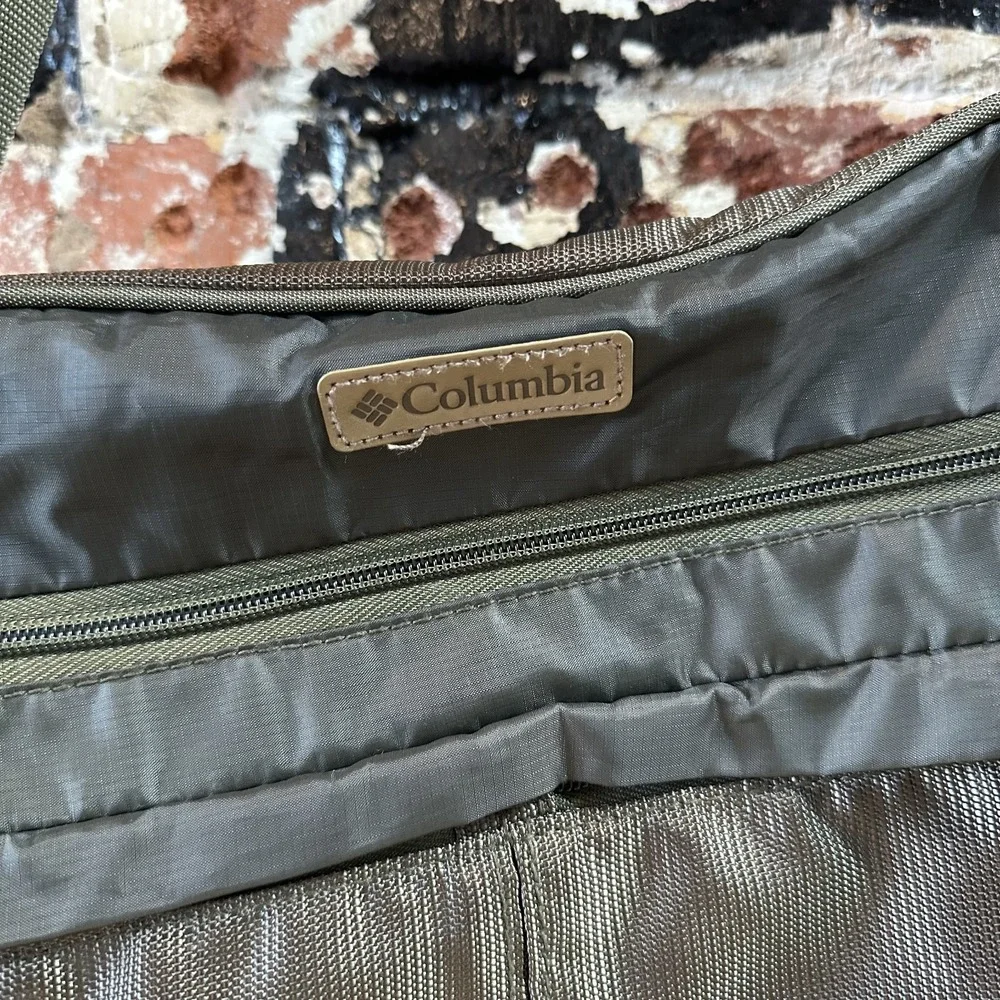 Columbia Expedition Ridge Duffle Diaper Bag green with pad